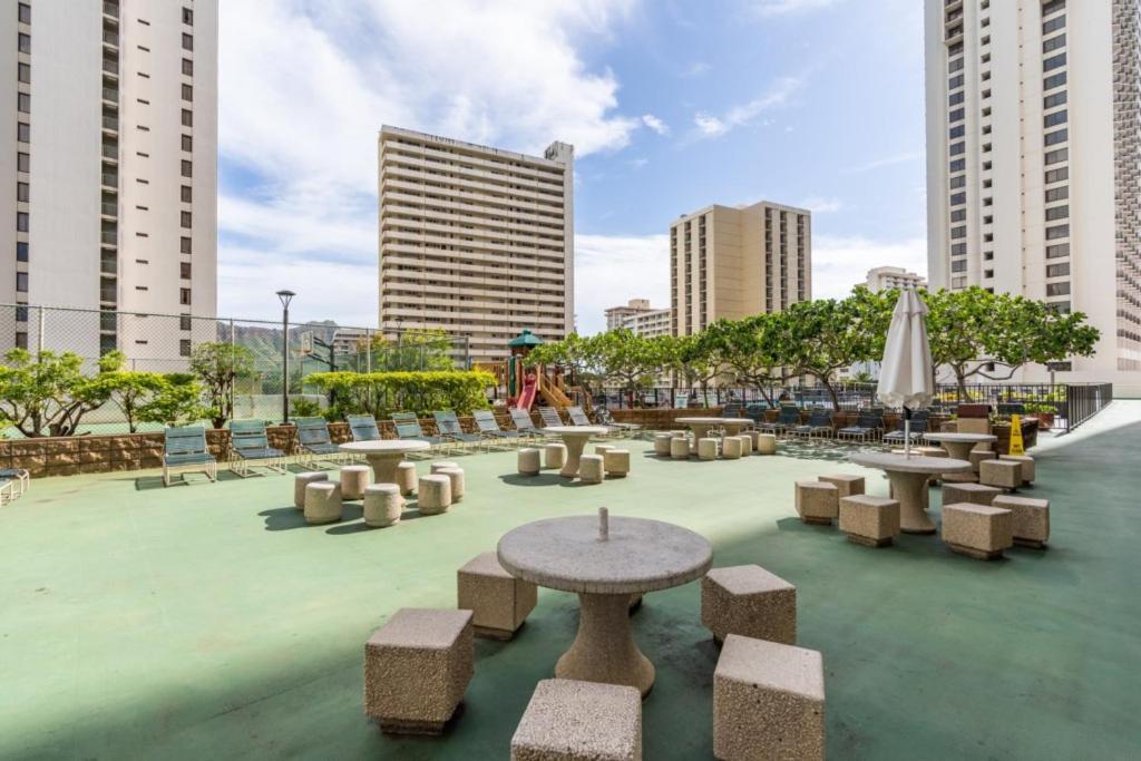Waikiki Banyan W-Ocean Views With Free Parking! Lägenhet Honolulu Exteriör bild