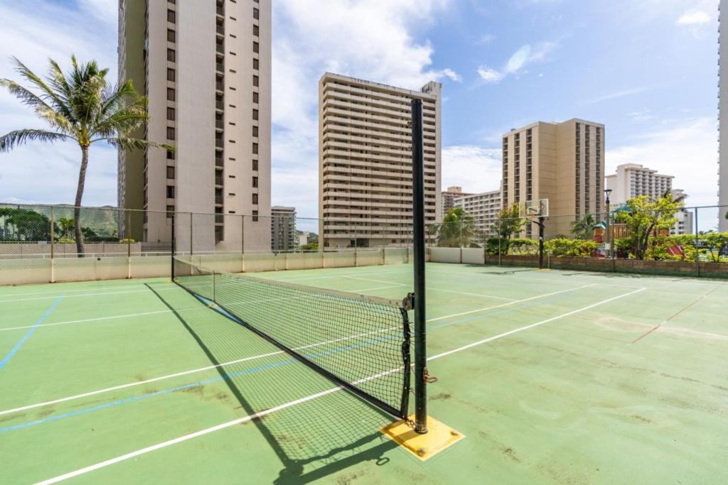 Waikiki Banyan W-Ocean Views With Free Parking! Lägenhet Honolulu Exteriör bild