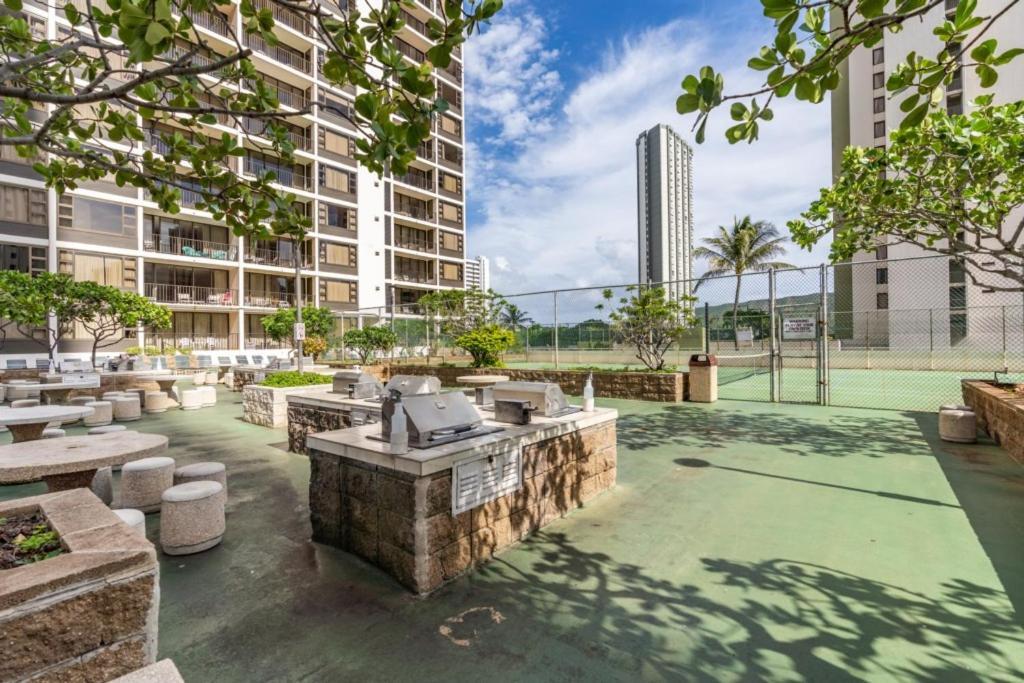 Waikiki Banyan W-Ocean Views With Free Parking! Lägenhet Honolulu Exteriör bild