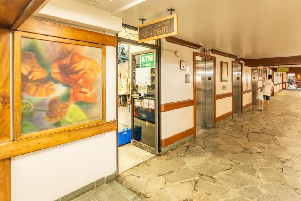 Waikiki Banyan W-Ocean Views With Free Parking! Lägenhet Honolulu Exteriör bild