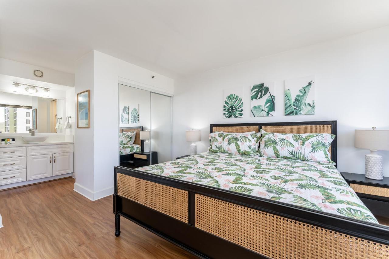 Waikiki Banyan W-Ocean Views With Free Parking! Lägenhet Honolulu Exteriör bild