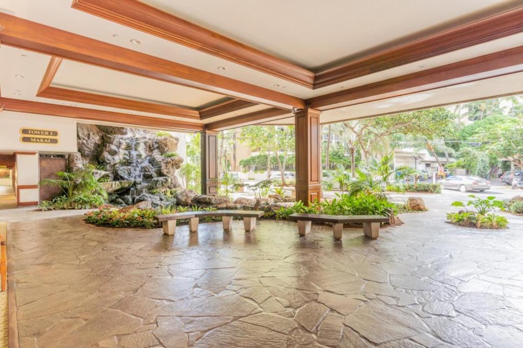 Waikiki Banyan W-Ocean Views With Free Parking! Lägenhet Honolulu Exteriör bild